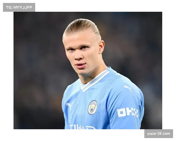 曼城球星哈兰德与女友万圣节造型曝光，“小丑”与“猫女”吸睛无数